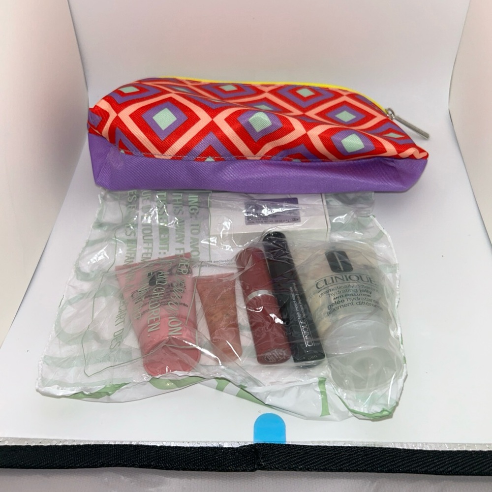 Clinique 6pc Skincare Set with Colorful Bag